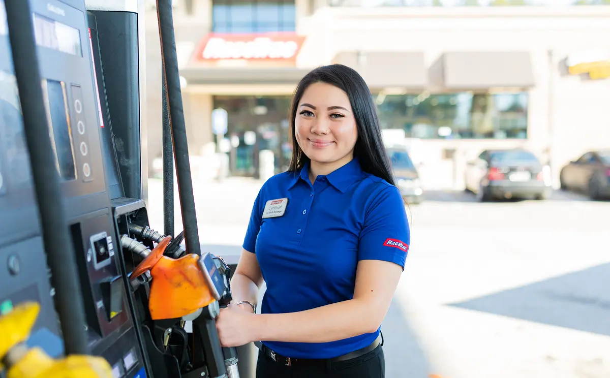 RaceTrac associate at the gas pump