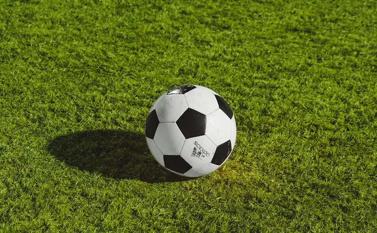 soccer-ball-three-olumn-card.webp